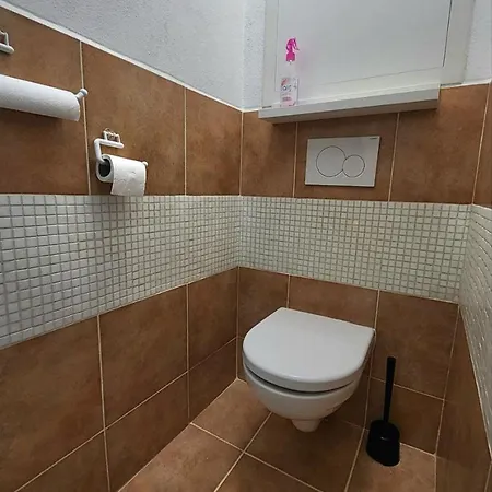 Spacious & Cleаn 4 Isolated For Groups Bratislava