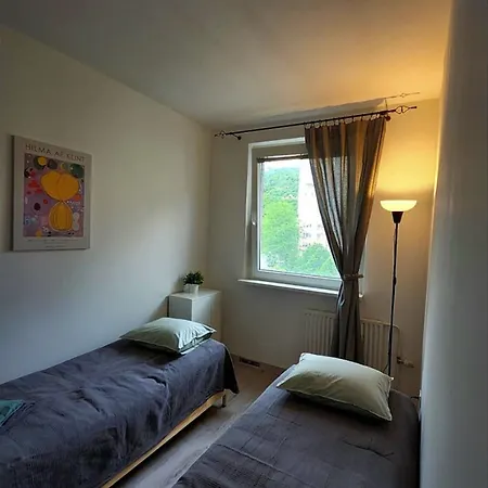 Spacious & Cleаn 4 Isolated For Groups Lejlighed