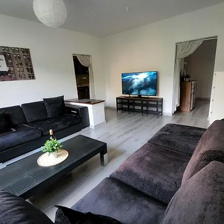 Spacious & Cleаn 4 Isolated For Groups Lejlighed